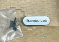 Bambu Lab - Úchytka k předním skleněným dvířkám